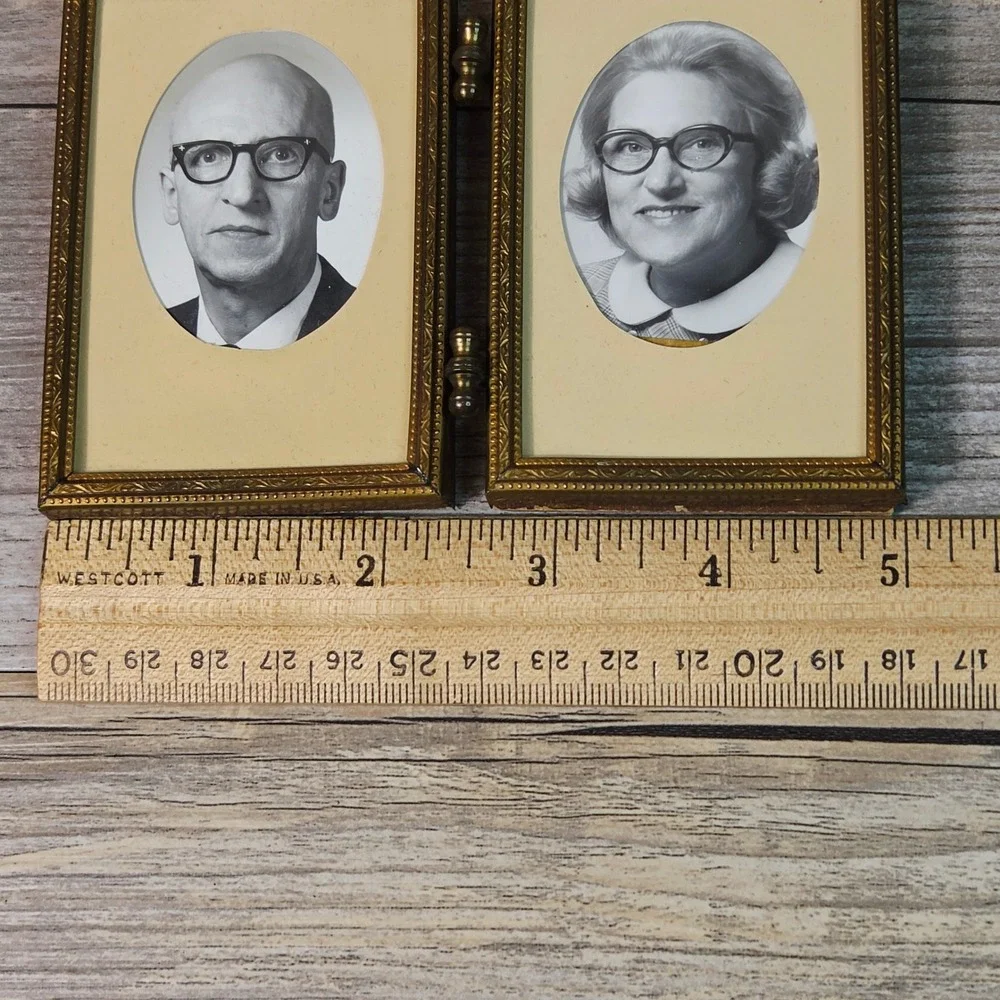 Vintage Mini Hinged Brass Double Picture Frame Bi Fold Oval Photo Desktop